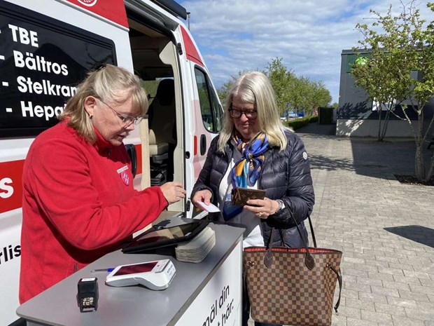 F�stingbussen rullar ut i igen