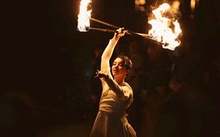 Hstmagi: Ljus, eldshow, pumpor och zombietg