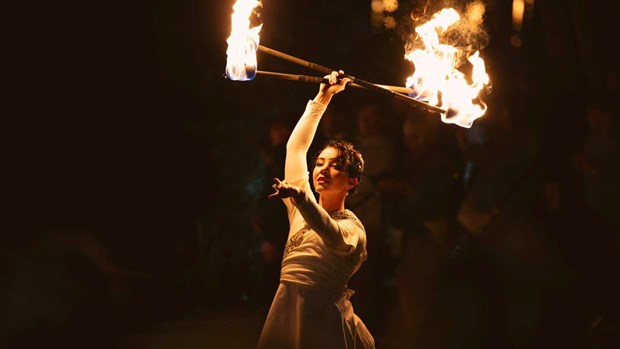 Höstmagi: Ljus, eldshow, pumpor och zombietåg Höstmagi: Ljus, eldshow, pumpor och zombietåg