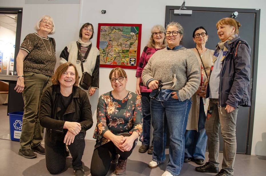 De sydde ihop �ngelholm f�r hand 