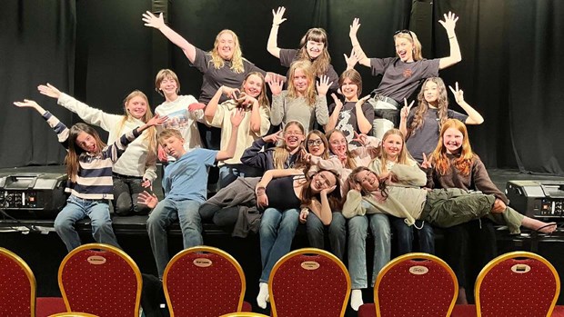 Teater p� tapeten: Kreativitet, skoj och trams